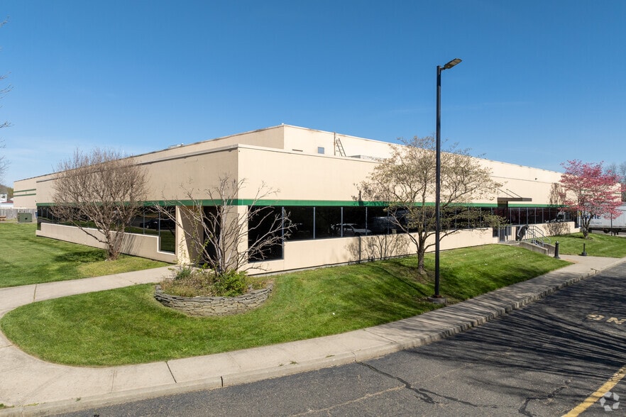 183 Three Brooks Rd, Freehold, NJ for lease - Primary Photo - Image 1 of 9