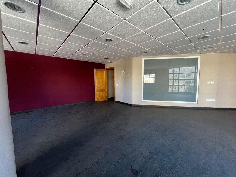 Office in Cáceres for lease - Building Photo - Image 2 of 9