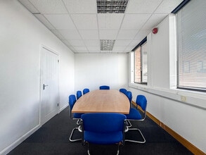 268 A Chase Rd, Londres à louer Photo intérieure- Image 2 de 8