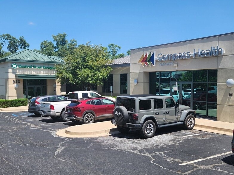 Parkside Village portfolio of 2 properties for sale on LoopNet.ca - Building Photo - Image 3 of 7