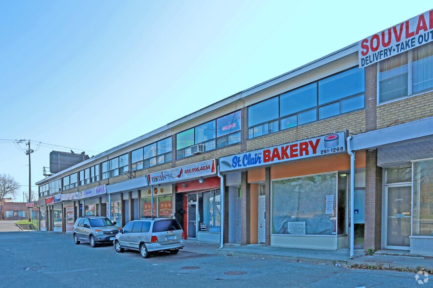 3541-3555 St Clair Ave E, Toronto, ON à vendre - Photo du bâtiment - Image 2 de 2