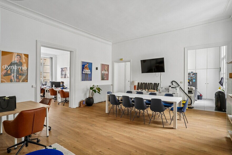 10 Rue Des Moulins, Paris à louer - Photo du bâtiment - Image 2 de 12