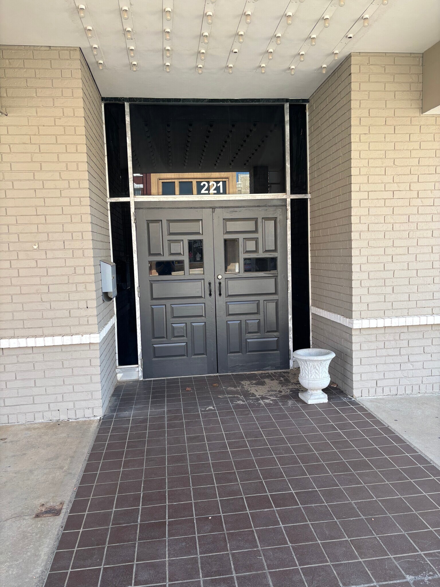 221 W Randolph Ave, Enid, OK à vendre Photo principale- Image 1 de 1