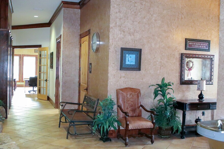 404 Wynn Dr, Jacksonville, TX à vendre - Photo du bâtiment - Image 2 de 61