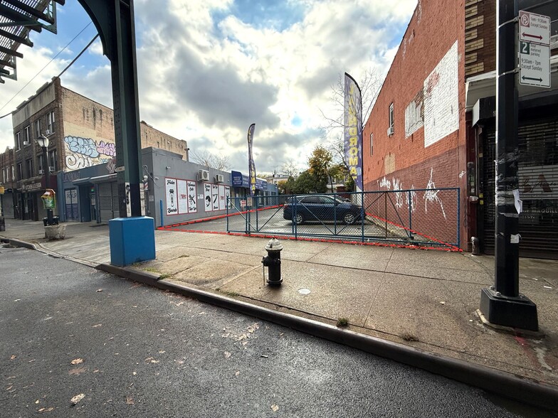 104-30 Jamaica Avenue Ave, Richmond Hill, NY for sale - Primary Photo - Image 1 of 3