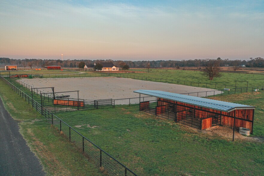 573 FM 980 Rd, Huntsville, TX à vendre - Photo principale - Image 1 de 40