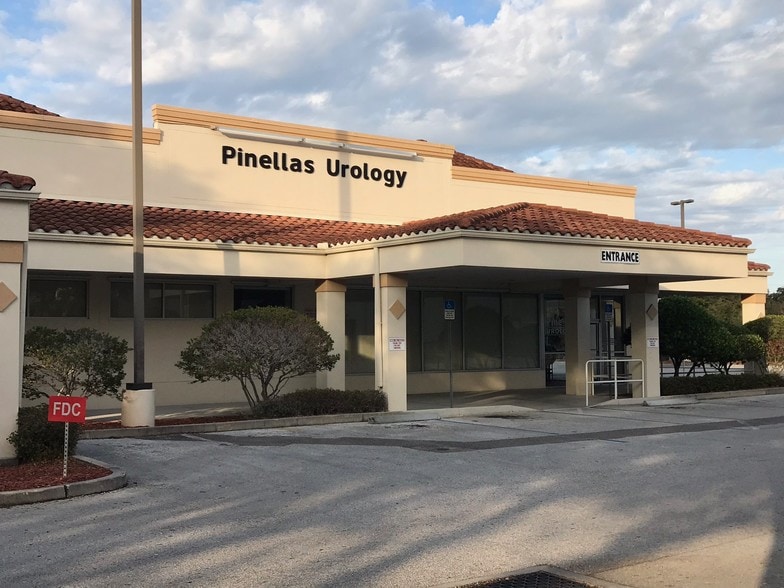 5747 38th Ave N, Saint Petersburg, FL for lease - Building Photo - Image 2 of 13