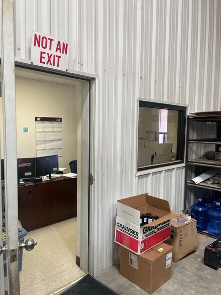 2611 S County Road 1207, Midland, TX à louer - Photo du bâtiment - Image 3 de 9