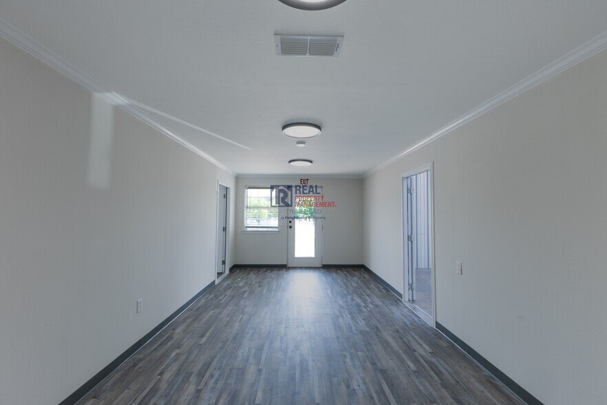 1201 Barnard Street, Glen Rose, TX à louer - Photo intérieure - Image 3 de 11