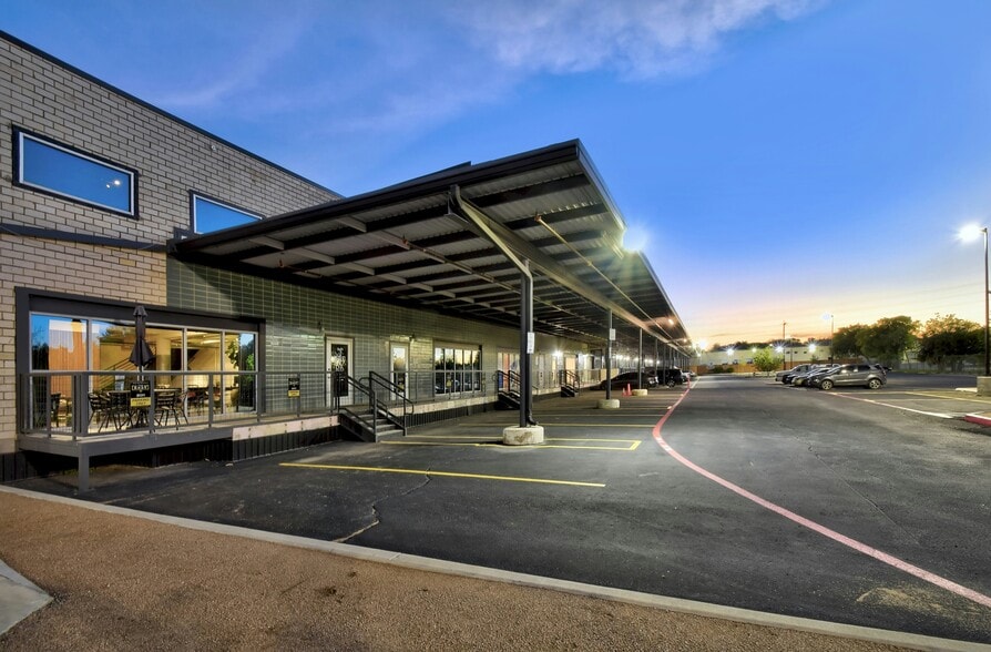 215 Coca Cola Pl, San Antonio, TX for lease - Building Photo - Image 3 of 95