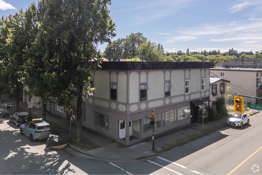 700-708 W 16th Ave, Vancouver, BC à louer - Photo principale - Image 1 de 3