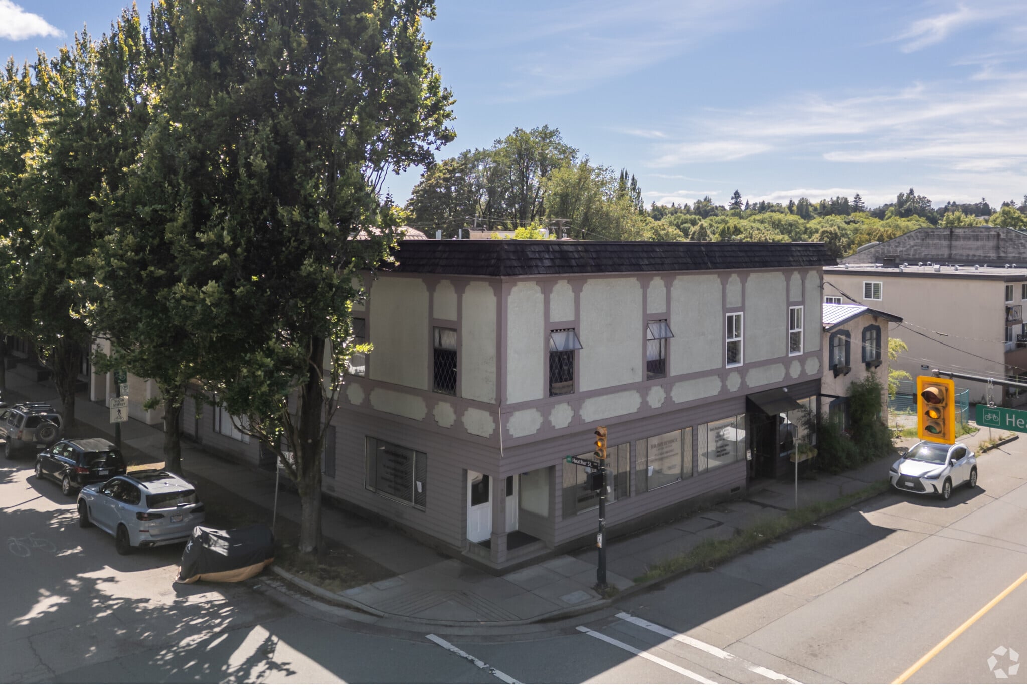 700-708 W 16th Ave, Vancouver, BC for lease Primary Photo- Image 1 of 4