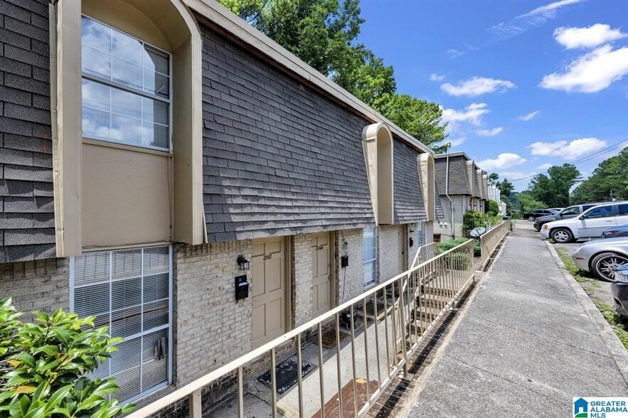 3246/3254 Warringwood Dr. portefeuille de 1 propriétés à vendre sur LoopNet.ca - Photo du bâtiment - Image 3 de 8
