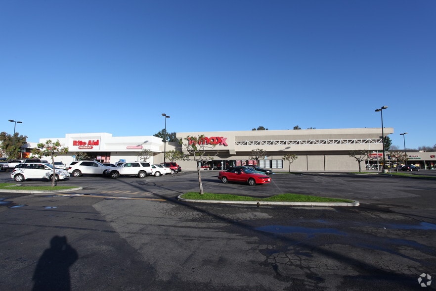 20101-20141 Sherman Way, Winnetka, CA for lease - Building Photo - Image 3 of 6