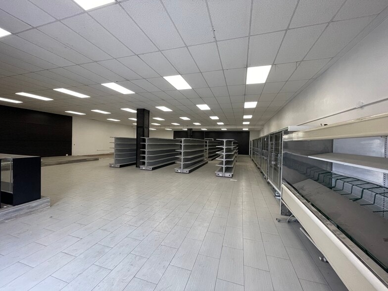 913 N Chester Ave, Bakersfield, CA à louer - Photo intérieure - Image 3 de 10
