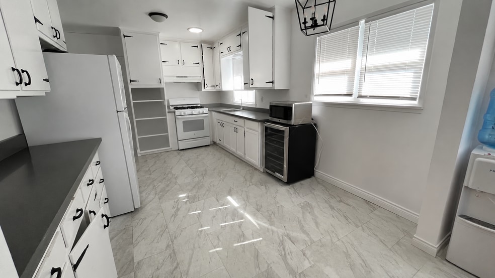 2730 Arlington Ave, Torrance, CA for sale - Interior Photo - Image 3 of 7