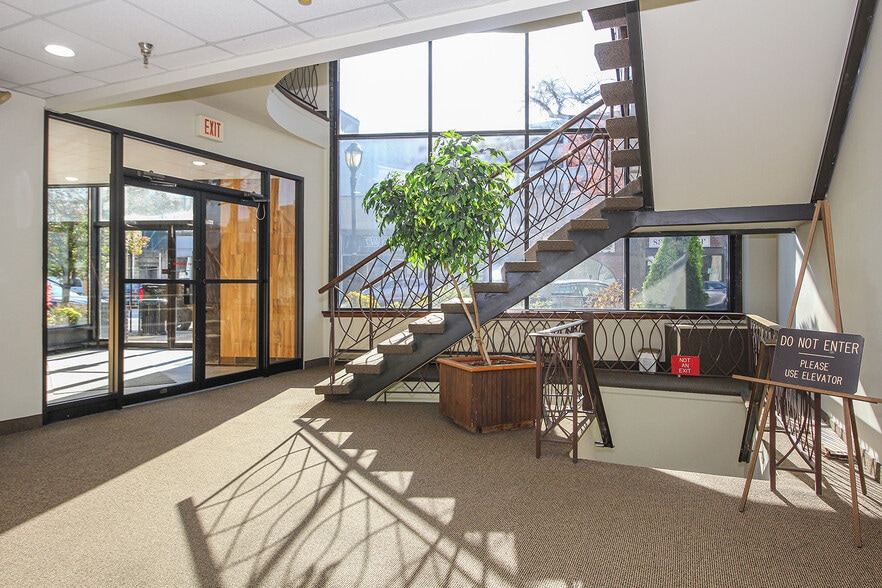 200 E Post Rd, White Plains, NY for sale - Interior Photo - Image 3 of 11