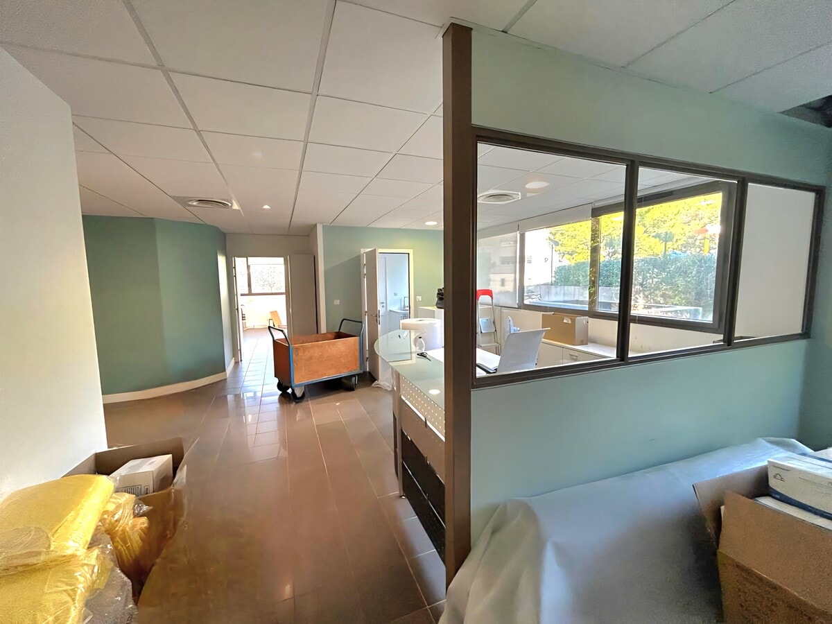 515 Avenue De La Tramontane, La Ciotat, BDR 13600 -  -  - Interior Photo - Image 2 of 4