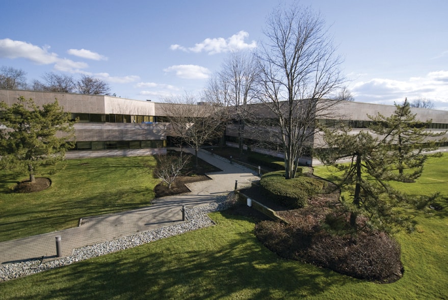 1 Paragon Dr, Montvale, NJ à louer - Photo du bâtiment - Image 1 de 8