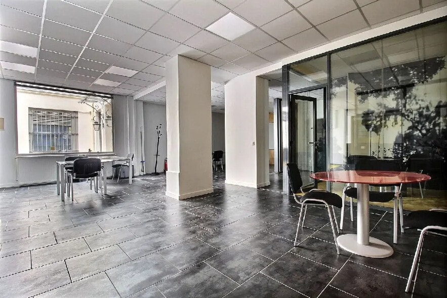 21 Rue Des Jeuneurs, Paris for sale - Building Photo - Image 2 of 7