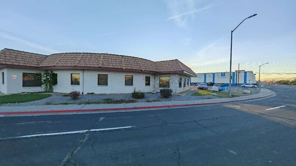 1530 E 6th St, Reno, NV à louer - Photo du bâtiment - Image 2 de 6