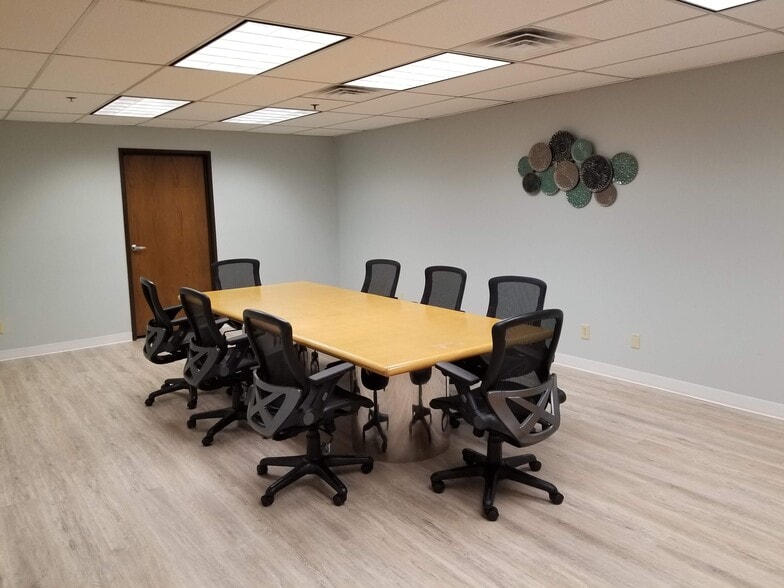 15850 W Bluemound Rd, Brookfield, WI à louer - Photo intérieure - Image 2 de 11