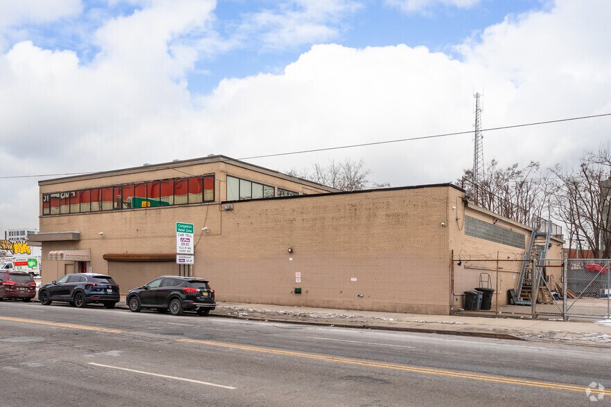 4939 Van Dam St, Long Island City, NY à vendre - Photo du bâtiment - Image 2 de 14