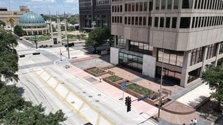 Plus de détails pour 2100 Ross Ave, Dallas, TX - Commerce de détail à louer
