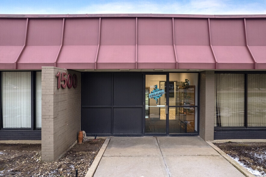 1500 Hicks Rd, Rolling Meadows, IL à louer - Photo du bâtiment - Image 2 de 7