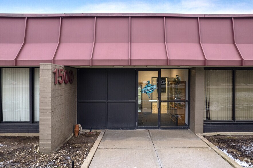 1500 Hicks Rd, Rolling Meadows, IL à louer - Photo du bâtiment - Image 2 de 7