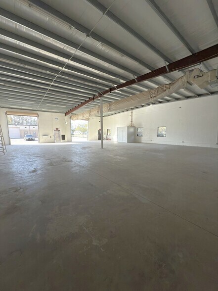 4366 Louis Ave, Holiday, FL à louer - Photo du bâtiment - Image 3 de 6