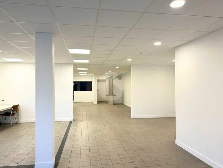 Office in Lille for lease - Interior Photo - Image 3 of 4