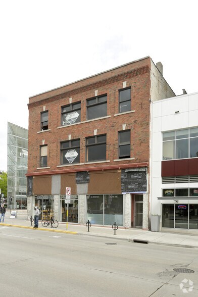 301 W Johnson St, Madison, WI à louer - Photo du bâtiment - Image 2 de 3