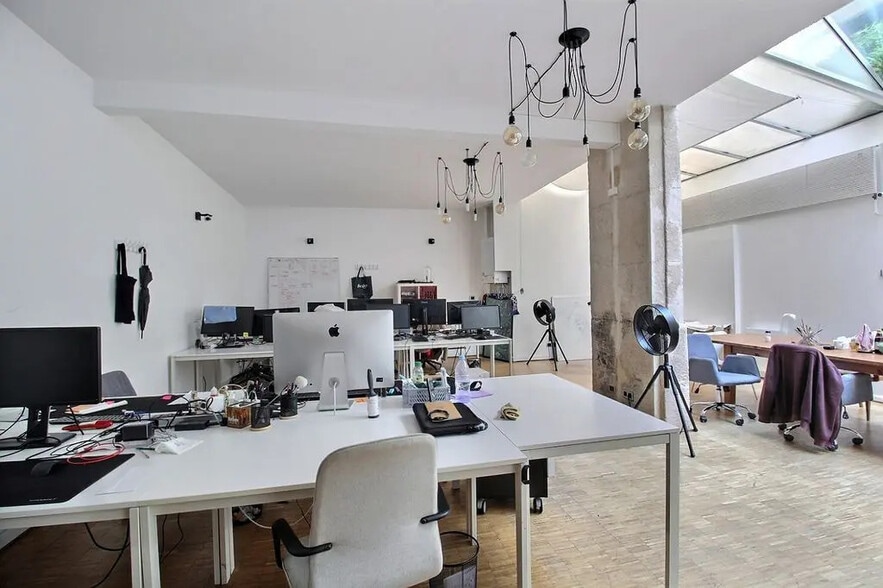 Office in Paris for lease - Building Photo - Image 2 of 5