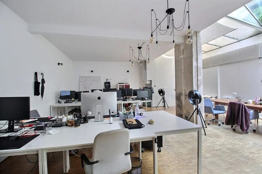 Bureau dans Paris à louer - Photo du bâtiment - Image 2 de 5