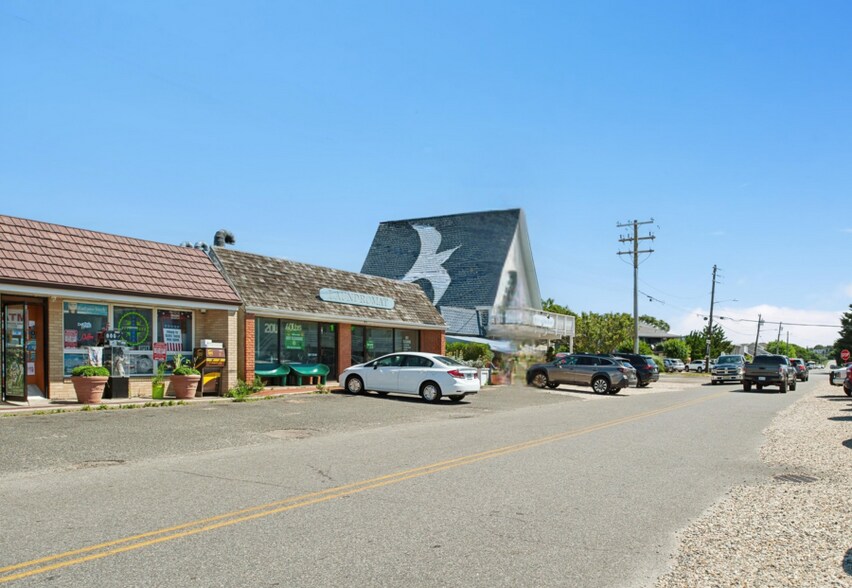 45 S Elmwood Ave, Montauk, NY à vendre - Photo du bâtiment - Image 2 de 9