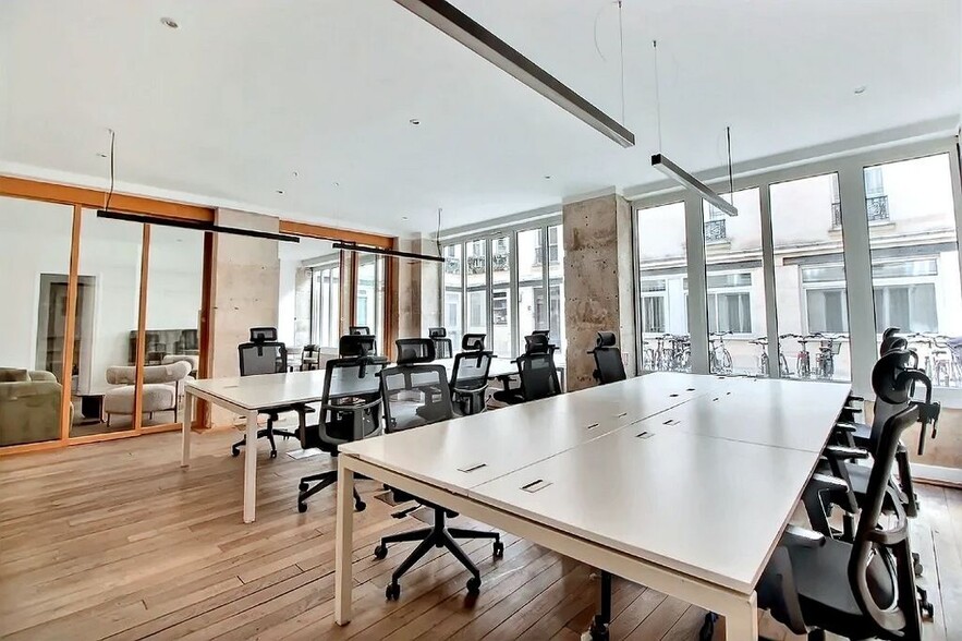 139 Rue Du Faubourg Saint-Denis, Paris for lease - Interior Photo - Image 2 of 6