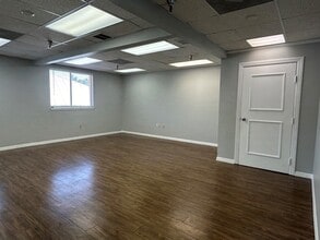 5350 Gulf of Mexico Dr, Longboat Key, FL for lease Interior Photo- Image 1 of 6