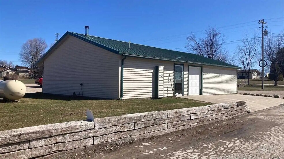 9821 N US Highway 31, Ellsworth, MI à vendre - Photo du bâtiment - Image 3 de 15