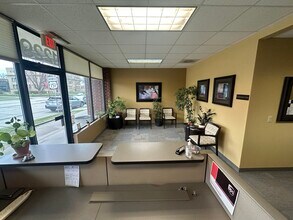 1229 1st Ave SE, Cedar Rapids, IA for lease Interior Photo- Image 1 of 10