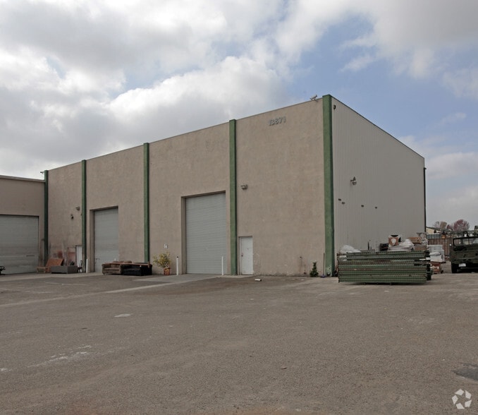 13871 Newhope St, Garden Grove, CA à louer - Photo du bâtiment - Image 2 de 2