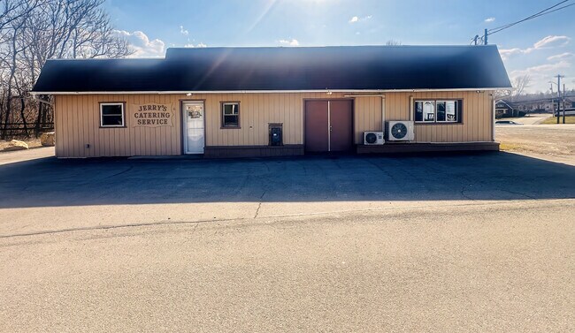 Plus de détails pour 16 Legion St, Republic, PA - Commerce de détail à vendre