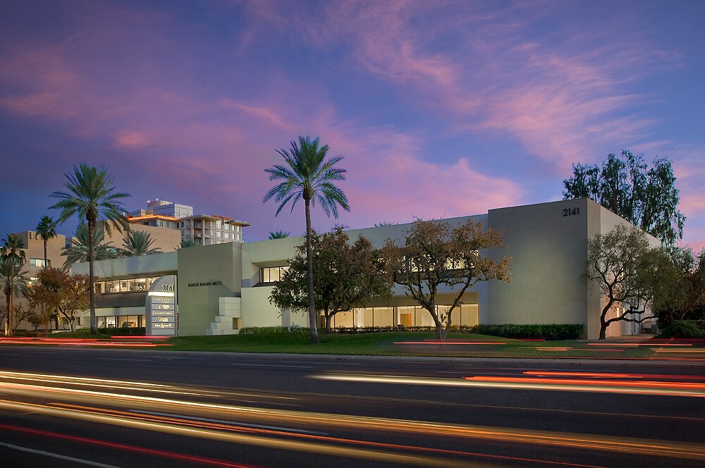 2141 E Camelback Rd, Phoenix, AZ à louer Photo du bâtiment- Image 1 de 10