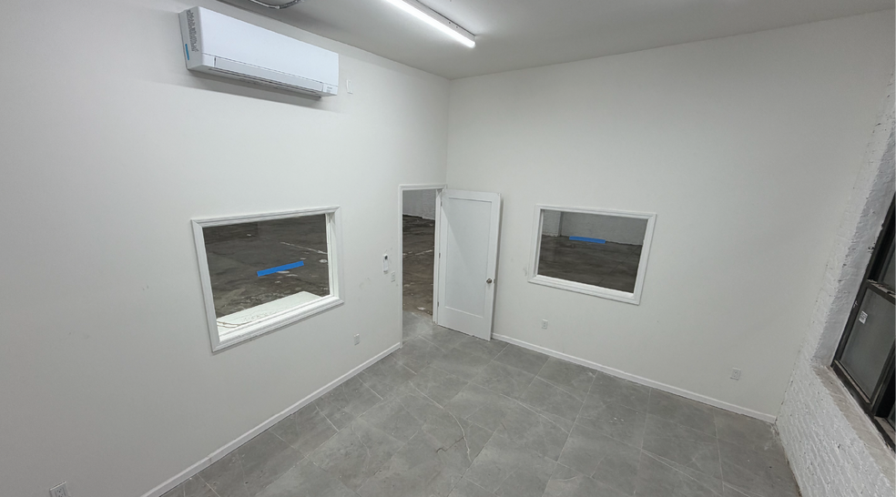 3252 58th St, Woodside, NY for lease - Building Photo - Image 3 of 4