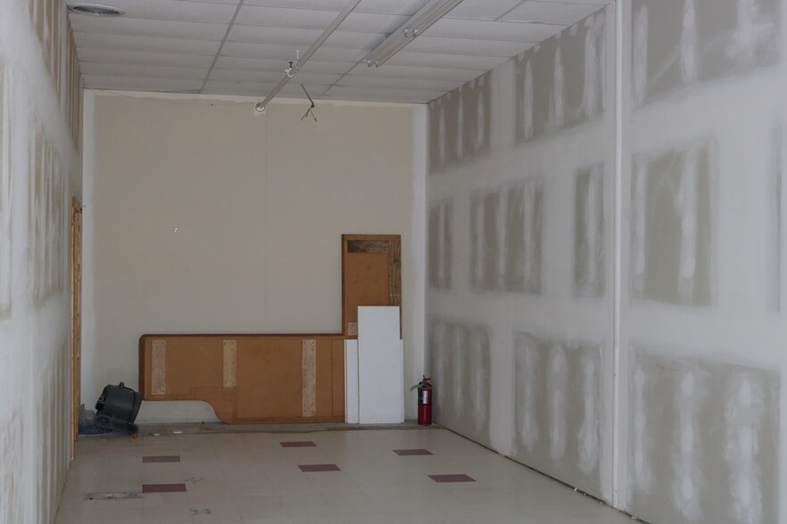 6000 Lakeshore Rd, Fort Gratiot, MI for lease - Building Photo - Image 3 of 11