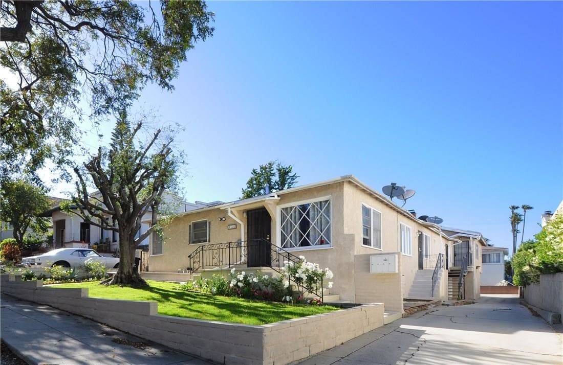 1136 W 10th St, San Pedro, CA for sale Primary Photo- Image 1 of 7