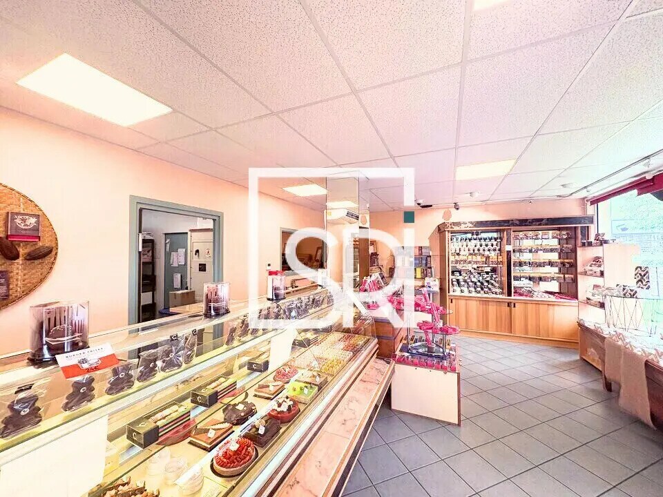 Retail in Aubière for lease Building Photo- Image 1 of 10