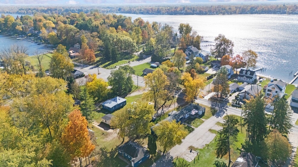 5590 Paw Paw Lake Rd, Coloma, MI for sale - Building Photo - Image 2 of 17