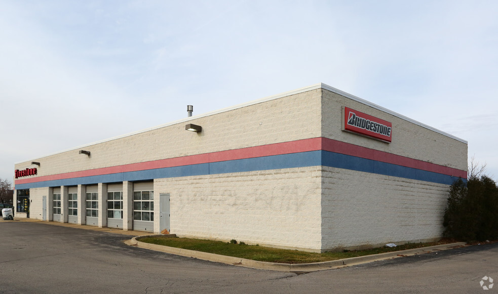 7010 Grand Ave, Gurnee, IL for lease - Building Photo - Image 2 of 4