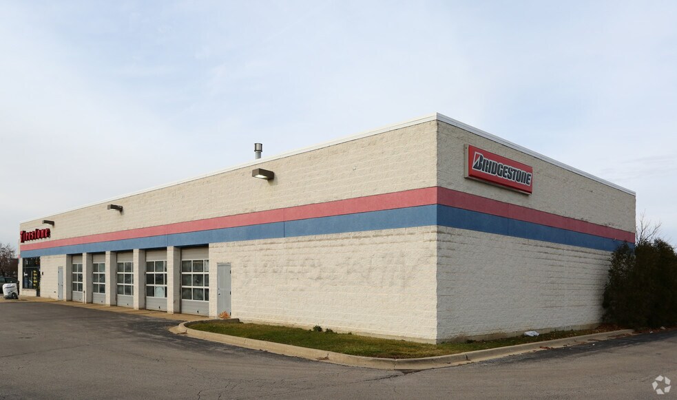 7010 Grand Ave, Gurnee, IL à louer - Photo du bâtiment - Image 2 de 4